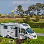 Kemp Mobil-home Confortable Avec Terrasse - 4 Pers. - Api-1-52-2116 *